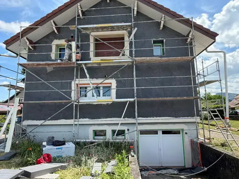 Application du sous-enduit armé